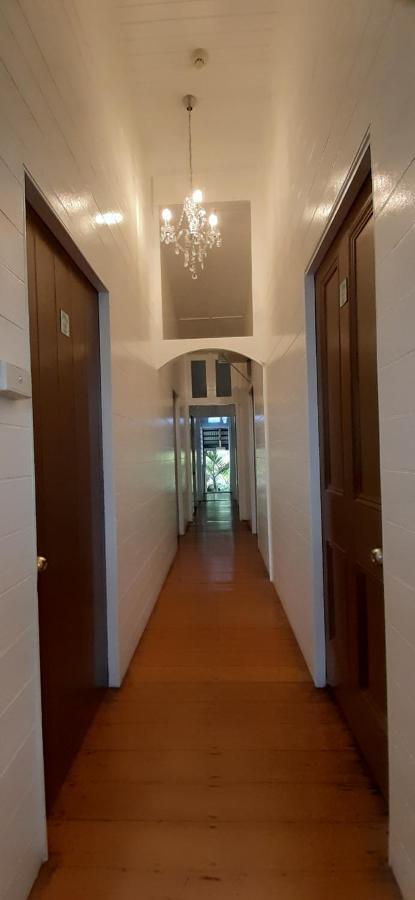 Travellers Paradise Cairns Ngoại thất bức ảnh A typical corridor in a residential building