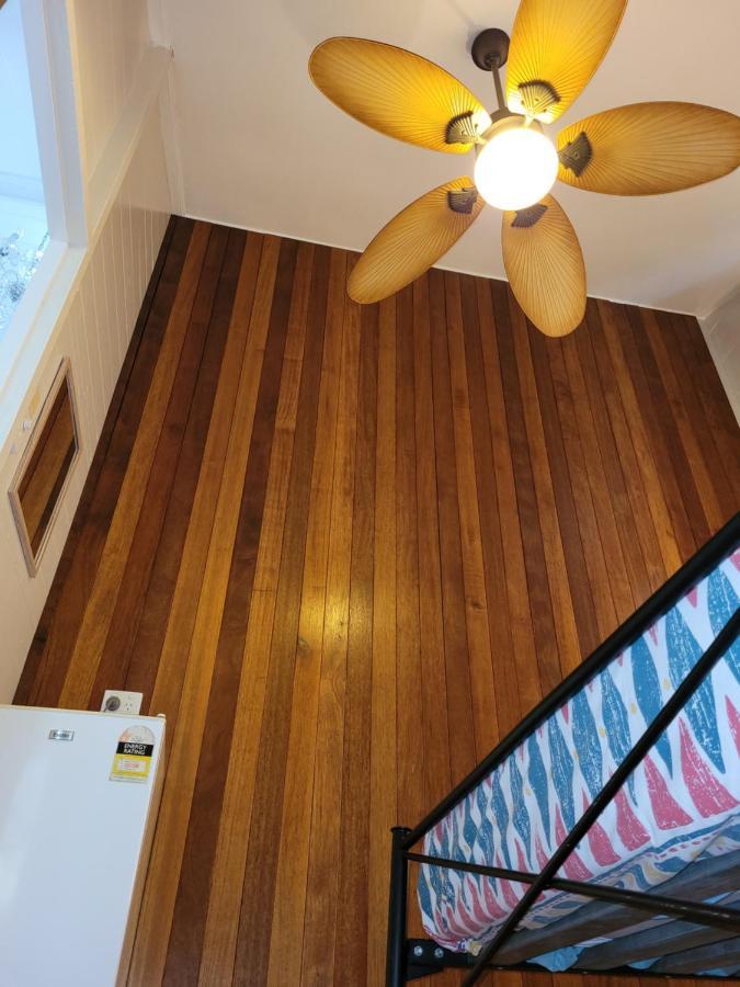 Travellers Paradise Cairns Ngoại thất bức ảnh A floor made of teak