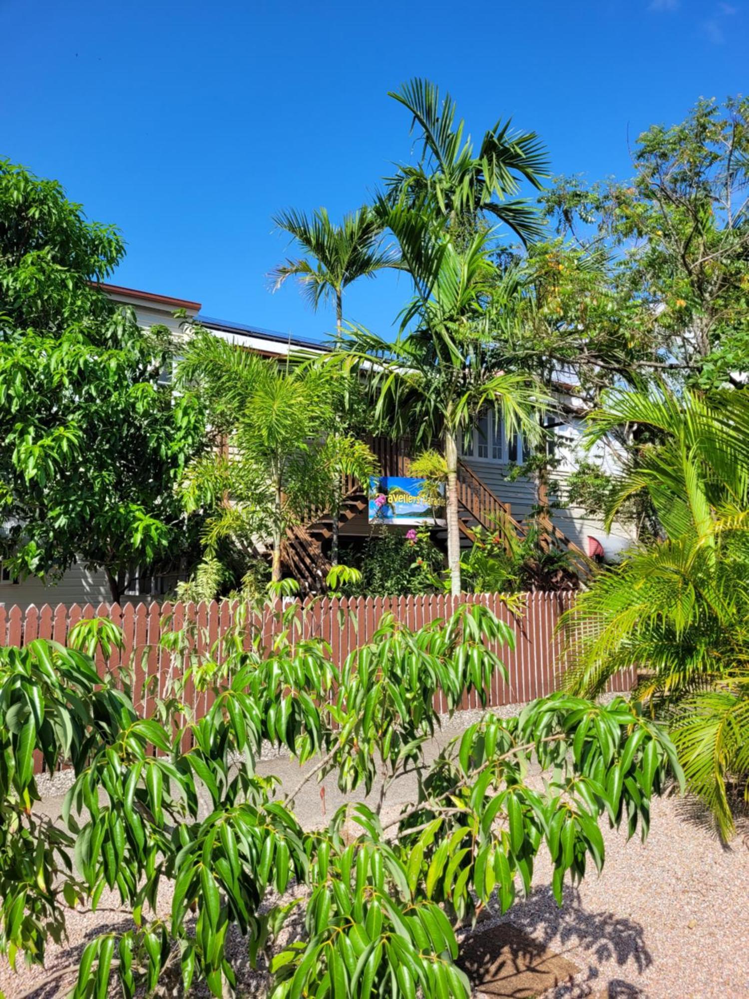 Travellers Paradise Cairns Ngoại thất bức ảnh The house from the street