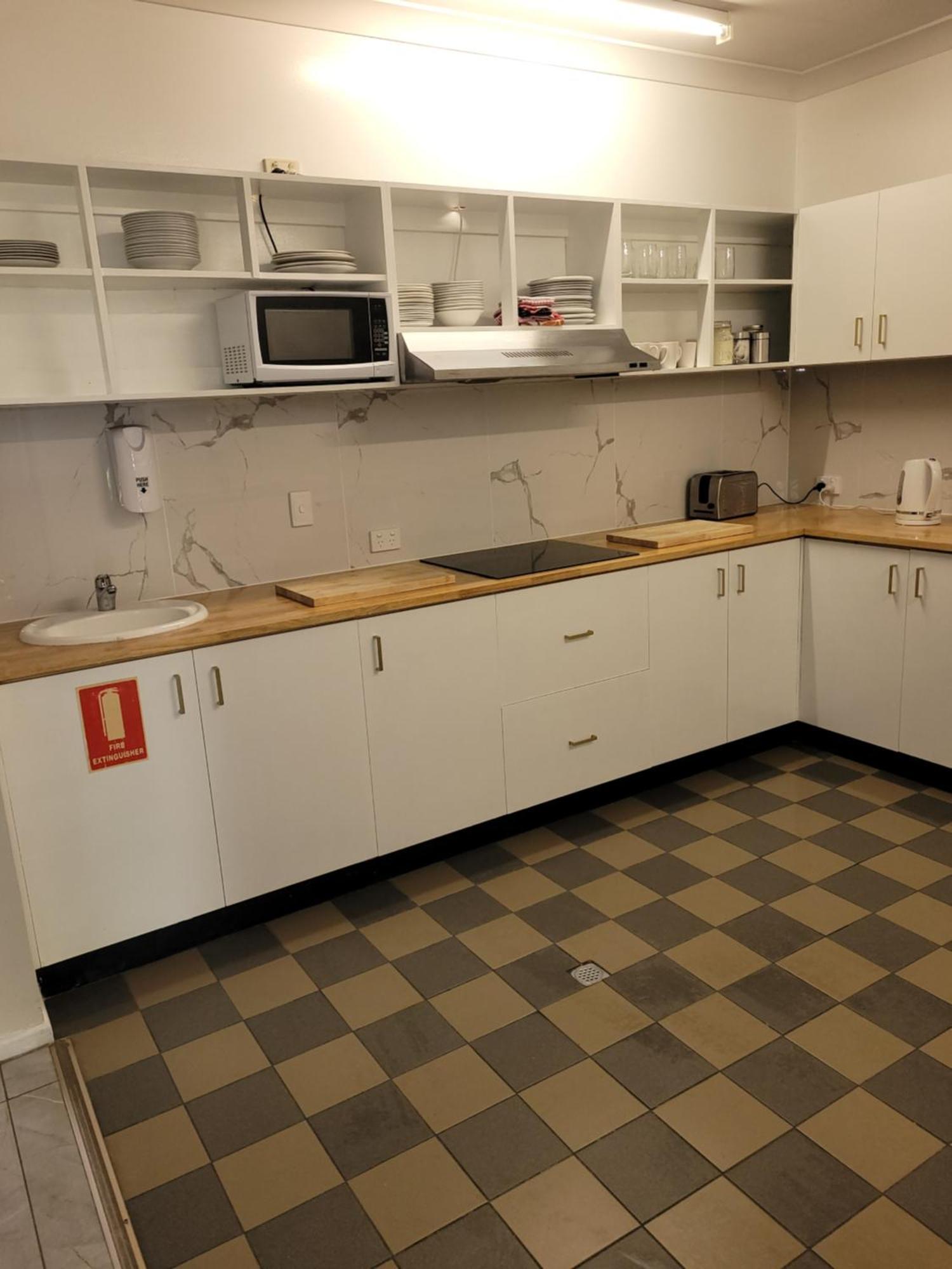 Travellers Paradise Cairns Ngoại thất bức ảnh A kitchen in a student apartment