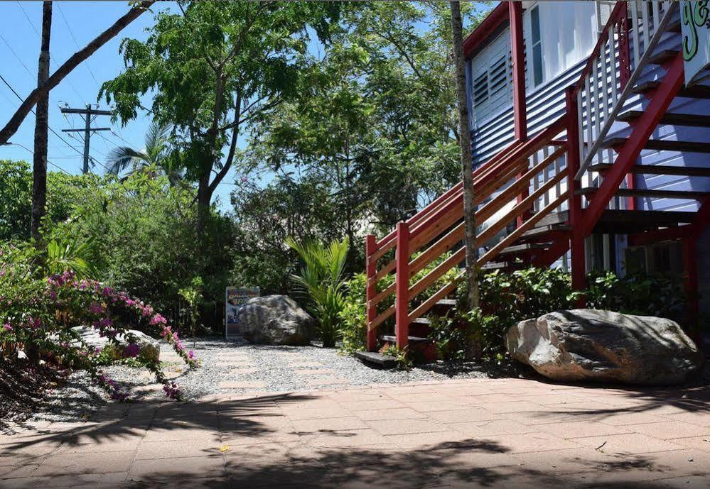 Travellers Paradise Cairns Ngoại thất bức ảnh The entrance to the house
